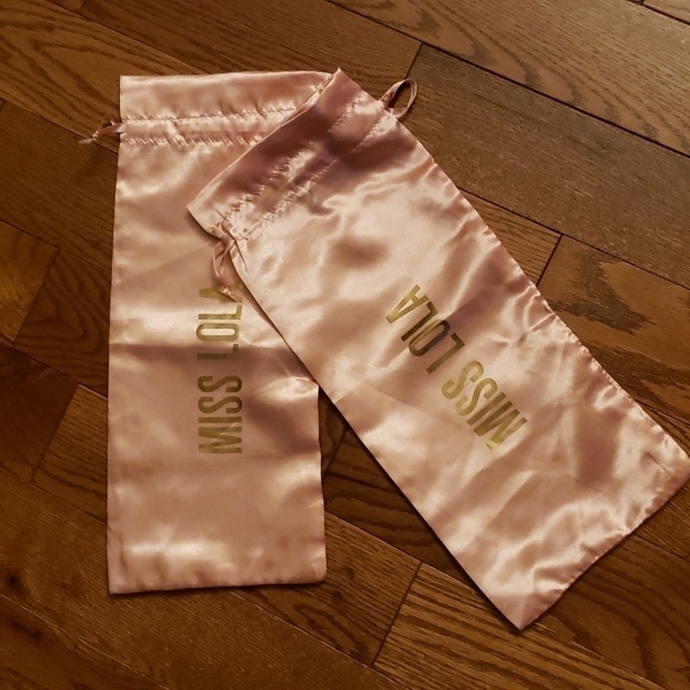 𝅺MISS LOLA satin shoe bags NWOT